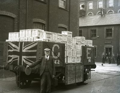 7.2 Goods for Captain Shackletons Expedition 1907 in the yard colman